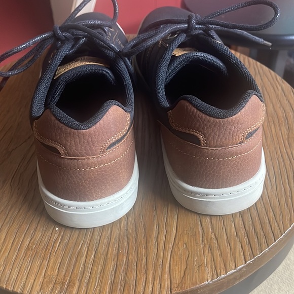 Levi Strauss & Co black and tan shoes. Size 9. Great condition! - Picture 6 of 12